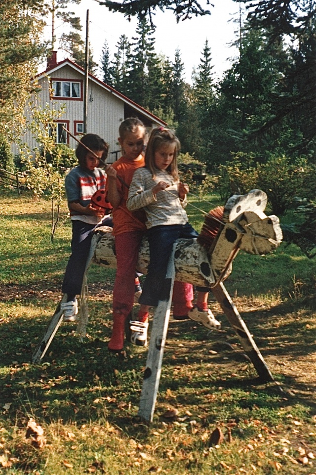 TYTÖT hevosen selässä 2